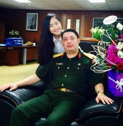 Đại tá Phùng Quang Hải, con trai Bộ trưởng Bộ Quốc phòng Phùng Quang Thanh Sau khi xem xong, ông hãy bình tĩnh để tiếp tục phát biểu và hãy cho Nhân Dân biết rằng những thông tin này có thật không?