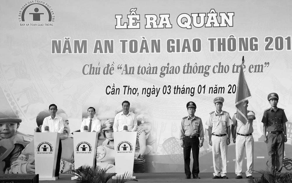 ngành Trung ương và TP Hà Nội đã phát động Lễ ra quân Năm An toàn giao thông (ATGT) 2018 và bảo đảm ATGT dịp Tết Nguyên đán Mậu Tuất.
