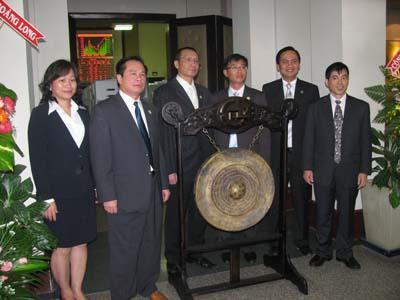 Lịch sử phát triển Năm 1999 27/10/1999 Thành lập Công ty TNHH XNK TM & XD Hoàng Long. Vốn điều lệ 1.000.000.000 đồng.
