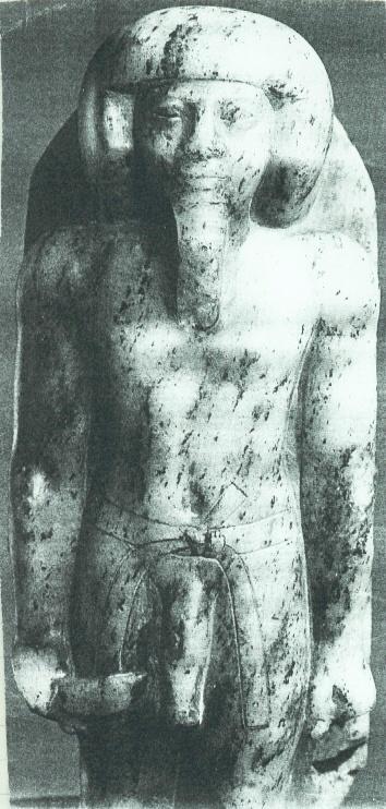 شكل رقم (١): تمثال من حجر الديوريت للا له حا متحف بروكلين- الا سرة الرابعة.