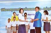 cate: Samakmitrwattana Pre-school organized the presentation of certifi cate to 34 pre-school graduates who have