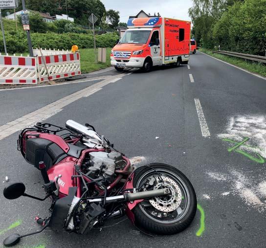 Biker auf B 229 schwer verletzt Bei einem Unfall auf der Bundesstraße 229 in Balve, Höhe Glärbach, ist ein Motorradfahrer so schwer verletzt worden, dass er mit einem Hubschrauber in eine
