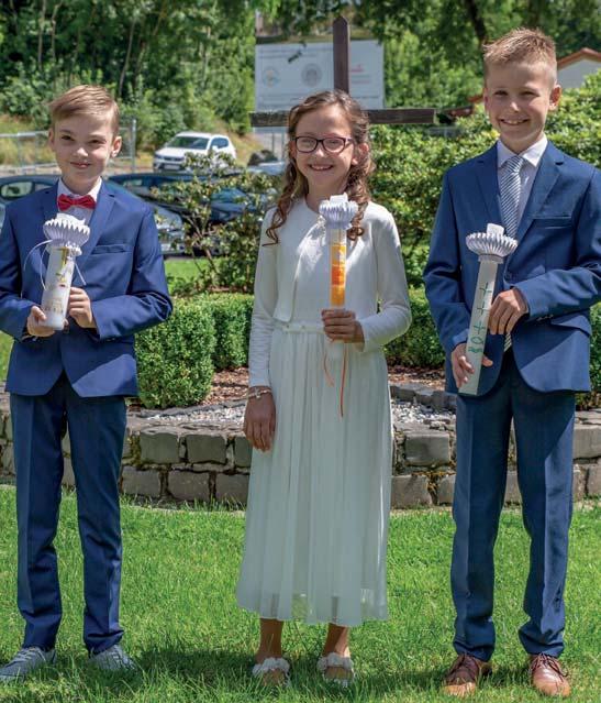 Erstkommunion in St.-Blasius-Kirche Mit Hanna Marie Ruschepaul, Philipp Luig und Linus Reichmuth sind die ersten drei Kinder in der St.- Blasius-Kirche Balve zur Hl. Kommunion gegangen.