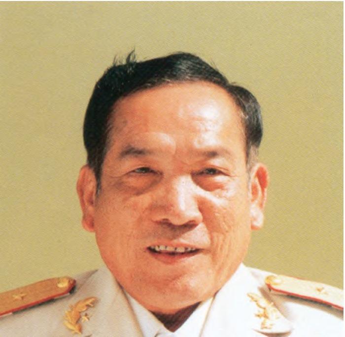 Năm 1979, ông là Phó đoàn chuyên gia chung của Mặt trận - Bí thư Đảng ủy, Trưởng đoàn 9902, Trưởng đoàn chuyên gia quân sự tỉnh Côngpông Chnăng (Campuchia).