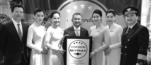 XUẤT BẢN TỪ NĂM 1985 Vietnam Airlines vừa đón nhận Chứng chỉ Hãng hàng không quốc tế 4 sao do Tổ chức đánh giá và xếp hạng hàng không Anh (Skytrax) trao tặng.