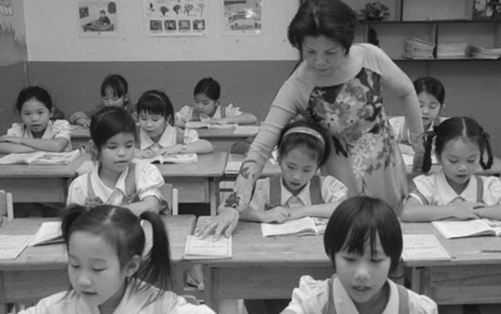 4 Thay mặt Chính phủ, Phó Thủ tướng Thường trực Trương Hòa Bình vừa ký văn bản trả lời chất vấn của Đại biểu Quốc hội về chủ trương tinh giản biên chế trong lĩnh vực Giáo dục.