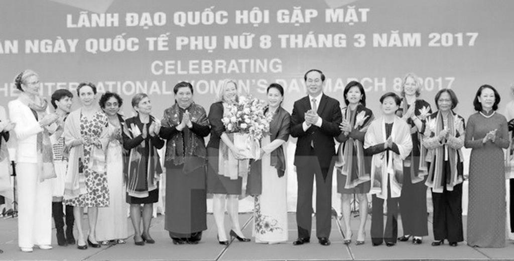 2 XUẤT Gặp mặt các nữ đại biểu Quốc hội, nữ đại sứ tại Việt Nam Sáng 5/3, tại Nhà Quốc hội đã diễn ra cuộc gặp mặt giữa lãnh đạo Quốc hội với các nữ đại sứ, nữ trưởng cơ quan đại diện các tổ chức