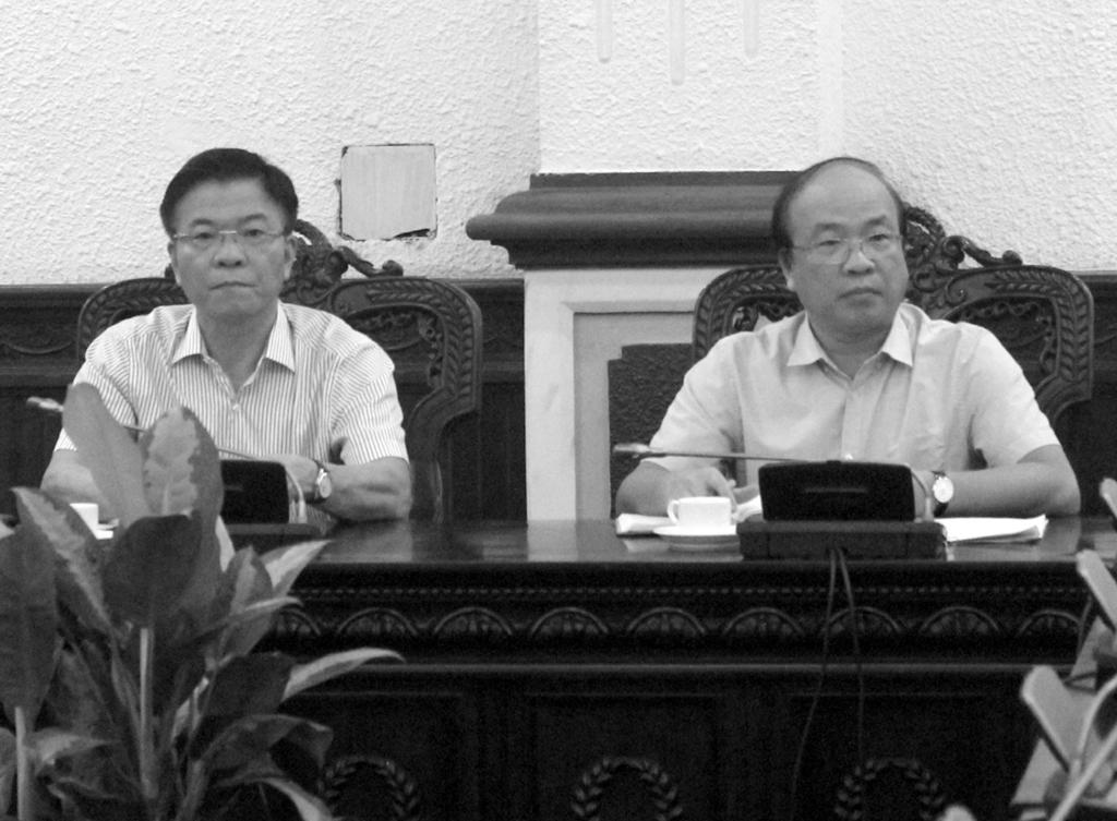 Tăng cường lãnh đạo, chỉ đạo của các cấp ủy Đảng trong PBGDPL Chiều 26/6, Bộ trưởng Bộ Tư pháp Lê Thành Long đã chủ trì cuộc họp nghe báo cáo tình hình triển khai các hoạt động phục vụ tổng kết 15
