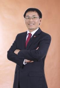 Ông Tùng tham gia hoạt động kinh doanh bảo hiểm từ tháng 11/2005 với vị trí Phó Tổng Giám đốc Công ty Liên doanh Bảo hiểm Việt Úc (BIDV-QBE) và được giao quản lý và điều hành BIC trên cương vị Giám