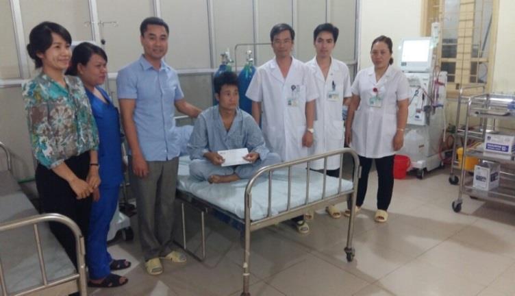Tặng quà bệnh nhân khó khăn tại Bệnh viện Đa khoa tỉnh Sơn La Công ty bảo hiểm BIDV Tây Bắc trao tặng quà cho các bệnh nhân có hoàn cảnh khó khăn tại Bệnh viện Đa khoa tỉnh Sơn La Gửi Tết cho các