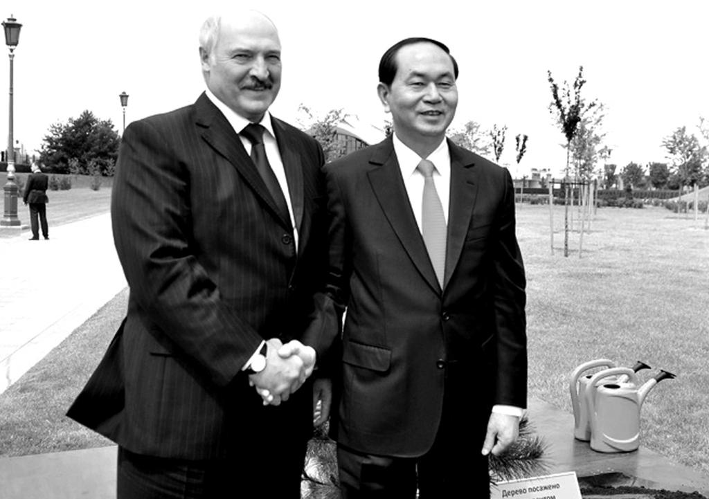 20 Tiến tới thiết lập quan hệ Đối tác chiến lược giữa Việt Nam và Belarus lchủ tịch nước Trần Đại Quang và Tổng thống Belarus Lukashenko.