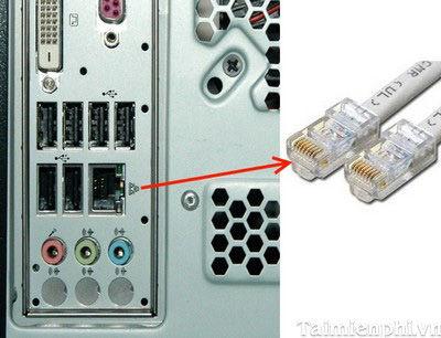 thay vào đó là cổng kết nối chuẩn USB. Hình minh họa Cổng giao tiếp Firewire.
