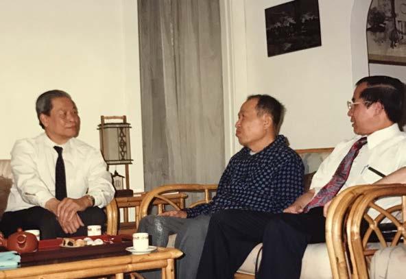 Nếu với Vang Bóng Một Thời, Nguyễn Tuân được ca ngợi như một bậc thầy của thể văn tuỳ bút trong văn học Việt Nam, thì sau này với những bút ký hết lòng phục vụ Đảng và chủ nghĩa xã hội, Nguyễn Tuân