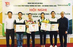 Chi đoàn Cơ sở Vietcombank Bình Phước xây dựng Công trình thanh niên Tủ sách kỹ năng với hơn 500 đầu sách thiếu nhi và bàn giao cho điểm Thạch Màng VIETCOMBANK BẮC GIA LAI 16/03/2019 Trường TH&THCS