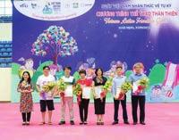 kỷ. Ngày hội Việt Nam nhận thức về tự kỷ năm nay chứng kiến sự góp mặt của hơn 200 trẻ tự kỷ đến từ 40 đơn vị tại nhiều tỉnh thành tham gia, không gian ấm áp với các khu vực trò chơi, tư vấn dinh
