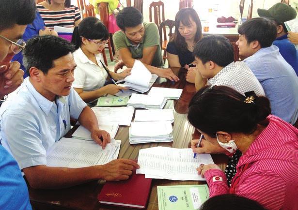 AN SINH / XÃ HỘI Ngày 13/6/2018, Công ty phối hợp với cơ quan Bảo hiểm Xã hội tỉnh Phú Thọ và Bưu điện huyện Lâm Thao tổ chức bàn giao sổ BHXH cho người lao động (NLĐ) quản ly.
