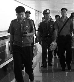đề xuất xử lý nghiêm theo đúng quy định của pháp luật đối với hai cán bộ là Trung tá Đinh Tú Anh và Trung tá Nguyễn Quang Trường.