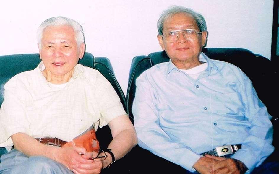 Minh và Thầy Chương tại nhà Minh ở Việt Nam Tháng 12-2006 Về sau, khi Thầy đã trên 80 tuổi, sức khỏe không cho phép, Thầy thôi không về Việt Nam nữa.