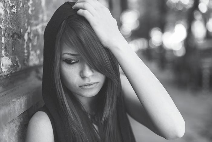Những thanh niên thường xuyên bị cô lập có thể trở thành nạn nhân của nạn bắt nạt, bạo lực và/hay trầm cảm.