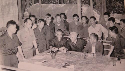 sát Sài Gòn. Thời cơ giải phóng miền Nam đã hé mở. Bộ Chỉ huy Chiến dịch Hồ Chí Minh.