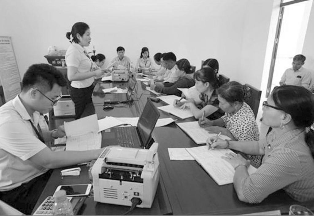 hơn 20 lao động. lcó thêm vốn vay chương trình giải quyết việc làm, gia đình chị Nguyễn Bảo Yến (thôn Hữu Định, xã Quang Minh, huyện Hiệp Hòa) có điều kiện đầu tư máy móc làm đồ gỗ gia dụng.