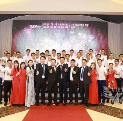 2018 2008 2009 2010 2014 2016 2018 Công ty CP Đầu tư Thương mại Xuất nhập khẩu Việt Phát được thành lập với 03 cổ đông sáng lập, tổng nhân sự