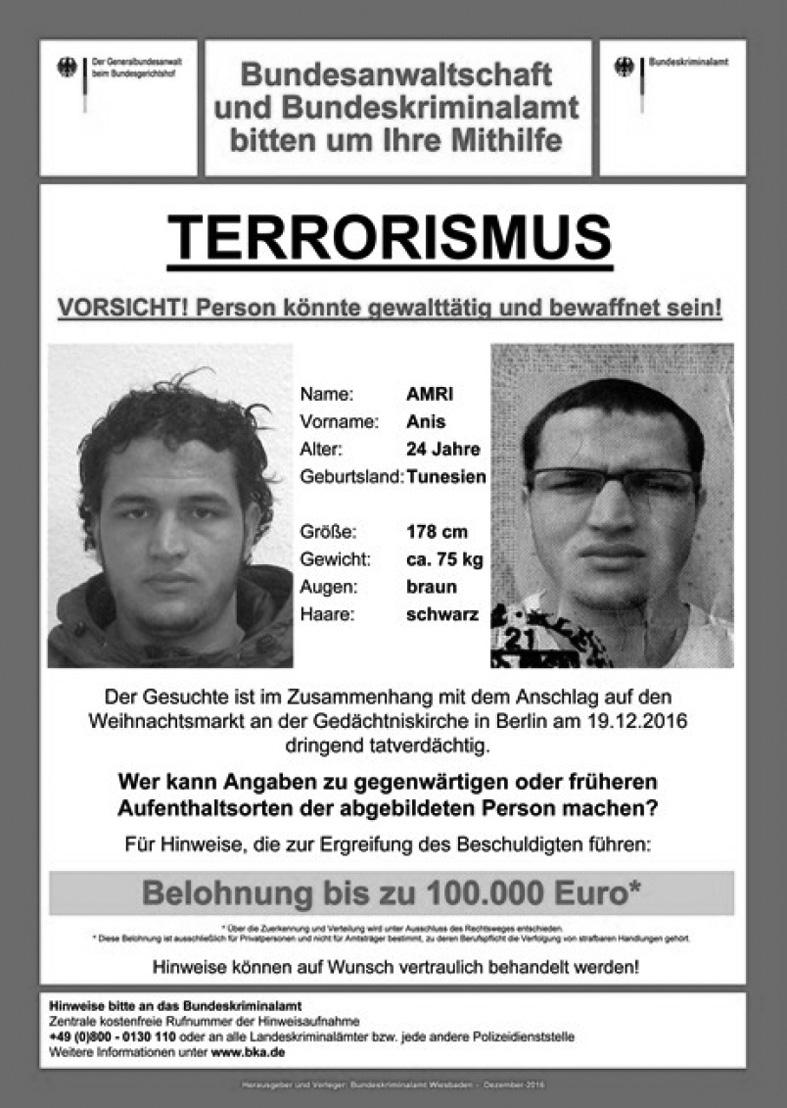 Theo AP, giới chức châu Âu ngày 22/12 đã tích cực lần theo các đầu mối để truy bắt người đàn ông Tunisia được xác định là nghi phạm trong vụ tấn công vào khu chợ Giáng sinh ở Berlin.