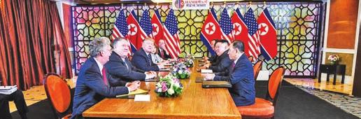 8 THỨ SÁU 1-3 - 2019 QUỐC TẾ Tổng thống Trump nêu lý do thượng đỉnh Mỹ - Triều không đạt thỏa thuận Tổng thống Mỹ Donald Trump (thứ 3, trái) và Chủ tịch Triều Tiên Kim Jong-un (thứ 2, phải) tại cuộc