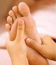 Liệu pháp sủi bọt: Tác động đến các điểm massage và các vùng phản xạ ở chân nhằm giảm đau nhức.