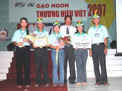 Đây là lần thứ 2, các đội đại diện sinh viên của Viện NC&PT Công nghệ Sinh học đoạt giải cao trong các hội thi Gạo ngon thương hiệu Việt.