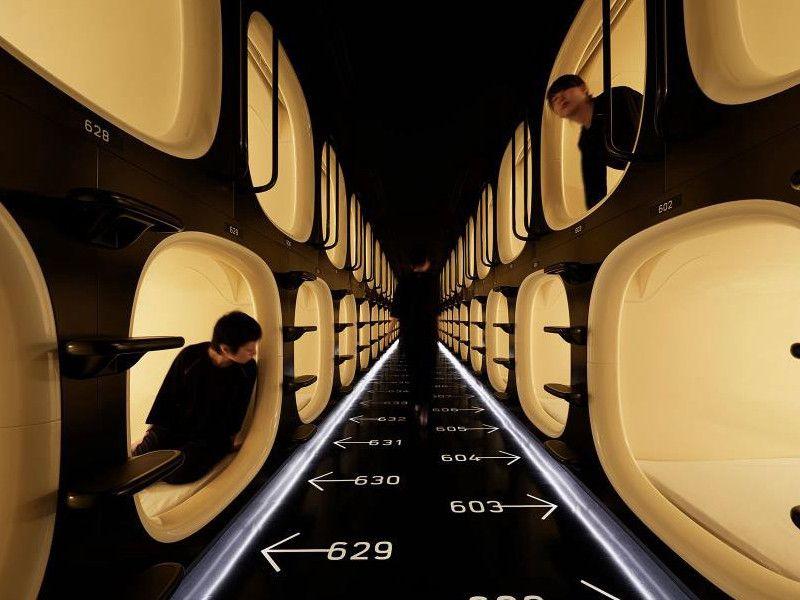5. LISTENING Capsule Hotels! https://www.youtube.com/watch?v=gnhbiw9pguo https://www.youtube.com/watch?v=gym6jw642qo Track 22 - Script: - Welcome to the program Your Home Is My Home.