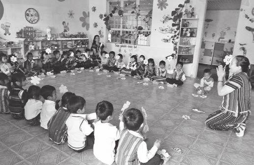 TÒA SOẠN - BẠN ĐỌC THỨ HAI 6-5 - 2019 7 Hỗ trợ giáo dục vùng sâu Với tinh thần Tương thân, tương ái, Công đoàn ngành Giáo dục tỉnh Lâm Đồng đã tổ chức nhiều hoạt động giúp đỡ, hỗ trợ giáo dục vùng