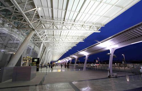Sân bay Quốc tế Chennai, Ấn dộ Sân bay Quốc tế Chennai (MAA) ở Chennai, Ấn Độ (trước đây là Sân bay Madras), là sân bay tất bật thứ ba sau sân bay New Delhi và Mumbai.