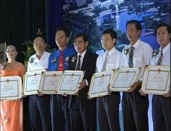 nhân Tổng giám đốc Đặng Thị Kim Oanh đã được trao tặng.