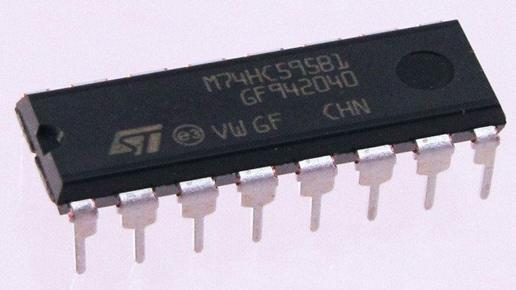 2.2 IC 74HC595 IC 74HC595 còn được gọi là IC dịch chốt với mối quan hệ "vào nối tiếp và ra song song 8 bit". Hình 2.