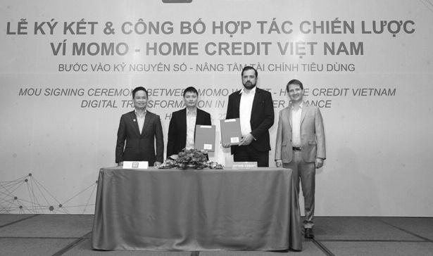Hôm qua (22/8), Công ty Tài chính tiêu dùng Home Credit Việt Nam và Ví điện tử MoMo đã công bố hợp tác chiến lược bắt đầu bằng việc tích hợp tính năng thanh toán khoản vay qua Ví MoMo vào ứng dụng di