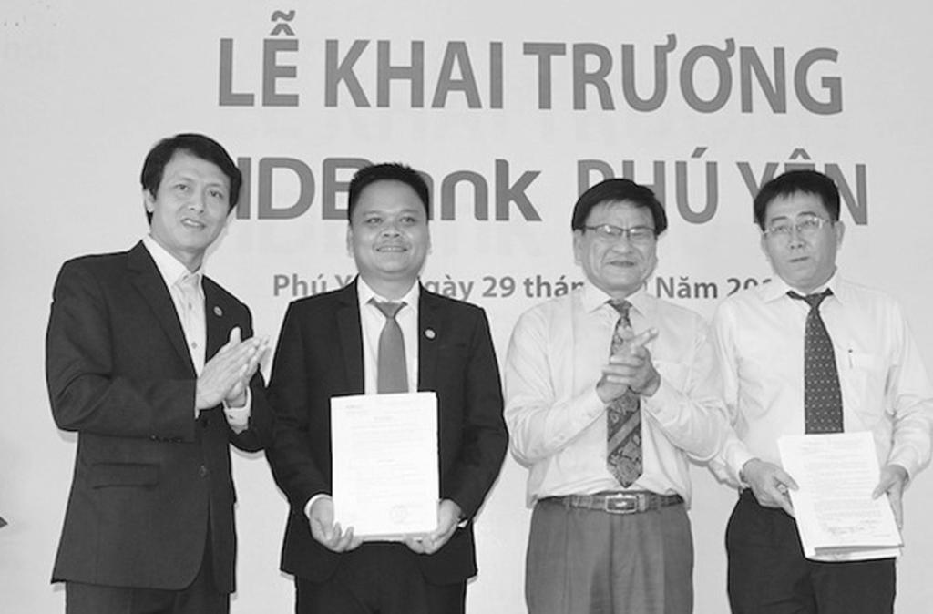 HDBank Phú Yên tọa lạc tại số 196 Trần Hưng Đạo, phường 3, TP Tuy Hòa. Hệ thống mạng lưới của HDBank trên cả nước đã đạt 234 điểm giao dịch.