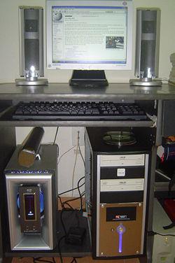 Loa và máy tính Phần dưới đây trình bày về loa máy tính theo cách hiểu là loại thiết bị phát âm thanh gắn ngoài phục vụ nhu cầu giải trí của người sử dụng máy tính cá nhân.