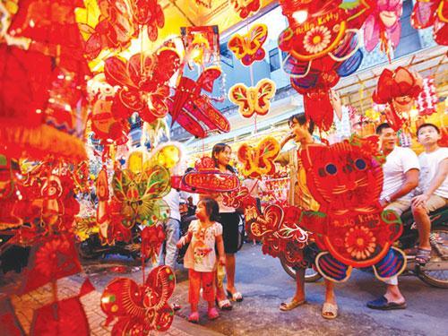 Ban tổ chức cho biết, Lễ hội Trung thu Phan Thiết năm 2018 sẽ chính thức diễn ra vào lúc 18giờ ngày 21/9 (12/8 âm lịch) tại quảng trường Nguyễn Tất Thành, thành phố Phan Thiết.