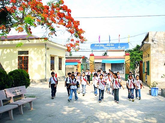 Hãy tả ngôi trường của em Author : vanmau Hãy tả ngôi trường của em Bài làm 1 Ngôi trường của em chính là trường THCS Phương Mai.