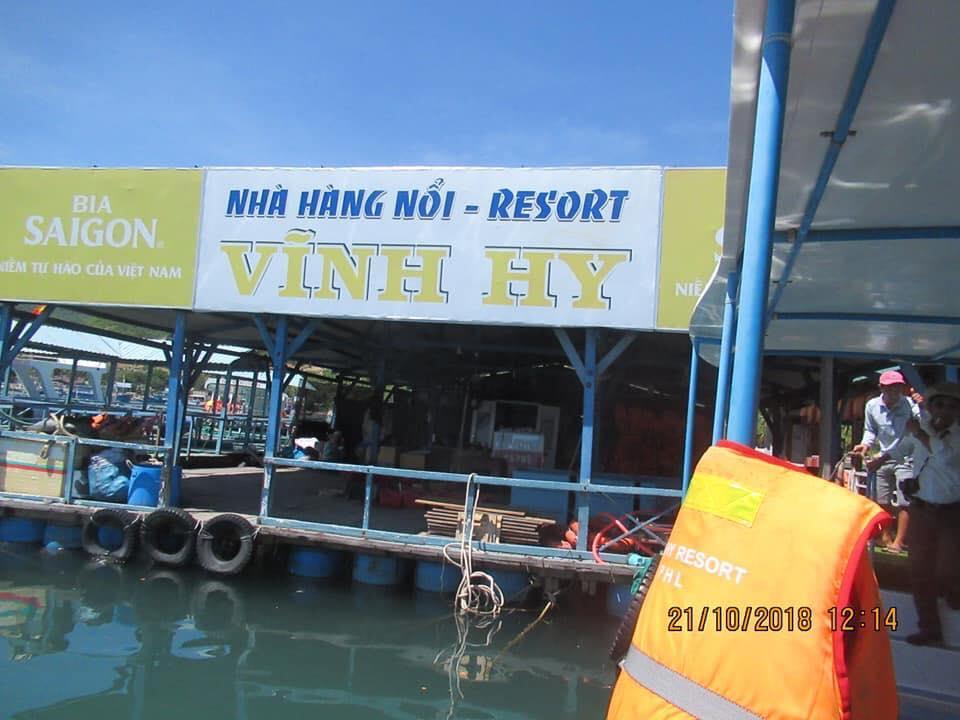 Sáng hôm sau 21/10 sau khi dùng điểm tâm tại KS chúng tôi đi vịnh Vĩnh Hy điểm du lịch biển của tỉnh Ninh Thuận.