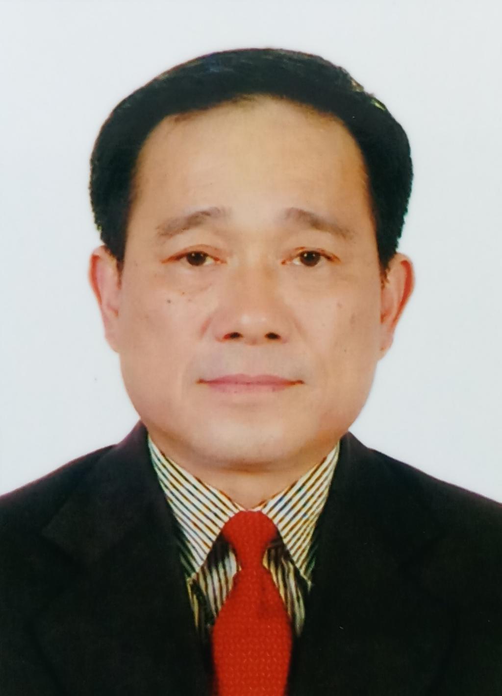 - ĐT: (+84)24 3557 9668 3. LUẬT SƯ HUỲNH MINH CHÍNH Luật sư Huỳnh Minh Chínhphụ trách hoạt động đối ngoại và chi nhánh TP Hồ Chí Minh của Công ty.