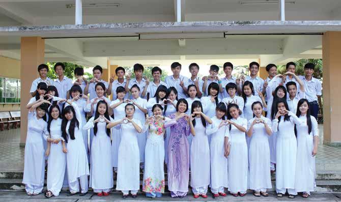 tập thể học sinh lớp 11A1 11A2 Thầy Nguyễn