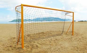 THỂ THAO BÃI BIỂN Bóng đá bãi biển TIÊU CHUẨN Theo quy định của FIFA: Các khung thành bóng đá bãi biển có kích thước 5.5m x 2.2m. Khung chân được thiết kế âm cát để đảm bảo an toàn khi sử dụng.