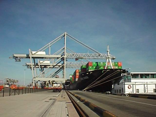 Loading, discharging containers FOB Liner