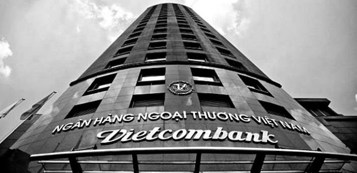 THƯƠNG TRƯỜNG kinhtebplvn@gmail.com Áo mới làm mờ thương hiệu Vietcombank?