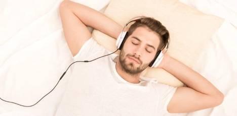 Âm nhạc là liều thuốc chữa bệnh rất hữu hiệu. Lợi ích của nghe nhạc sẽ giúp bạn giảm hormone gây căng thẳng và những triệu chứng căng thẳng mạn tính.