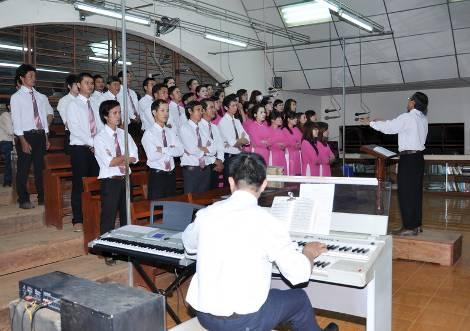 Ca đoàn Cecilia Vinh Hương, Ban Mê Thuột + Thánh ca Kitô giáo được hát bởi giáo đoàn