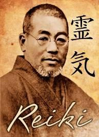 Reiki - Wikipedia Reiki là một phương pháp trị liệu được phát triển tại Nhật bản thế kỉ thứ 19 bởi bậc Thầy Mikao Usui, nhằm mục đích làm giảm đi sự căng thẳng, mệt mỏi, giúp cơ thể thư giãn và được