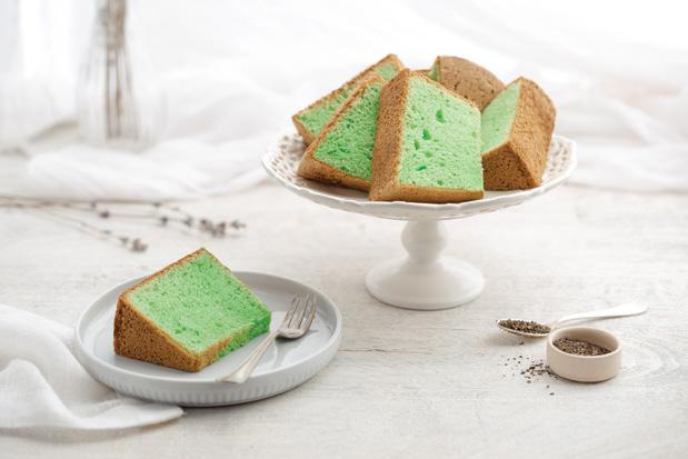 GREEN TEA CHIFFON CAKE (Step 1) Pristine Vanilla Cream Cake Mix 800 Egg Yolks 240 Milk 240 Vegetable Oil 200 Water 150 Green Tea Bags 9 pcs Water Hot 50 (infuse with the tea bags) Blend with a whisk